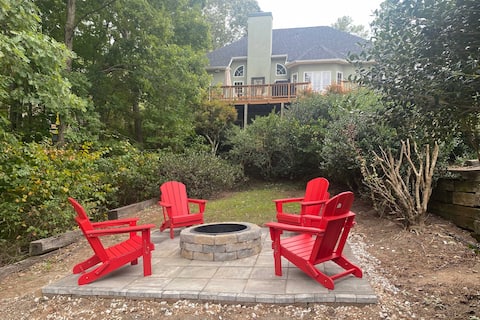 Luxe Lake House w/ Pool & Dock on Deep Water Cove!