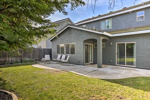 Family-Friendly Lincoln Home: 8 Mi to Casino!