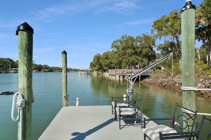 Canal Fishing Cabin w Dock SUPs Bikes Beach Gear - Houses for Rent in Palm  Coast, Florida, United States - Airbnb