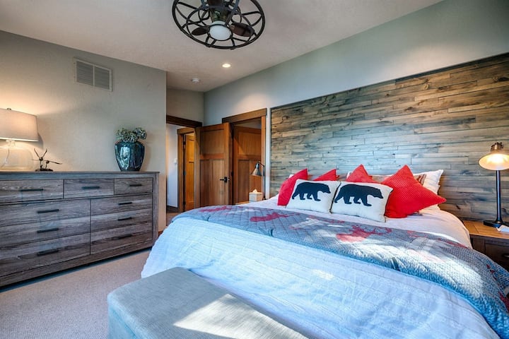 Kitanda cha ukubwa wa juu.