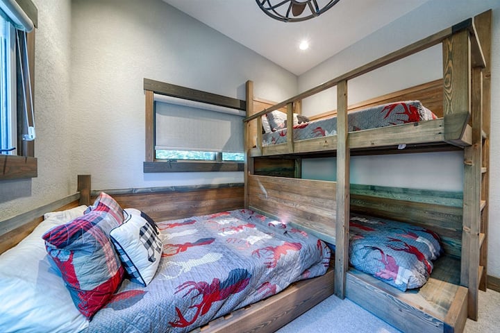 Ghorofa ya juu mbali na chumba cha kulala - Chumba cha ghorofa kinalala nne