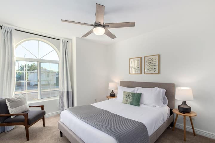 Upper Level Queen Suite 1