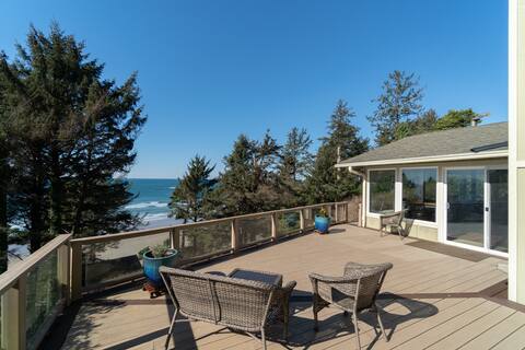 Oceanfront-Deck-Gorgeous Views-Otter Rock Hideaway