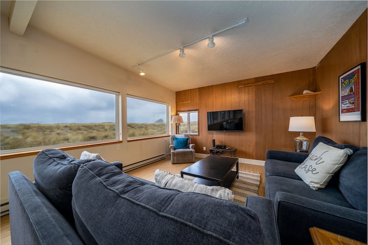 Pet-friendly Oceanfront House In Pacific City - Pacific City, OR