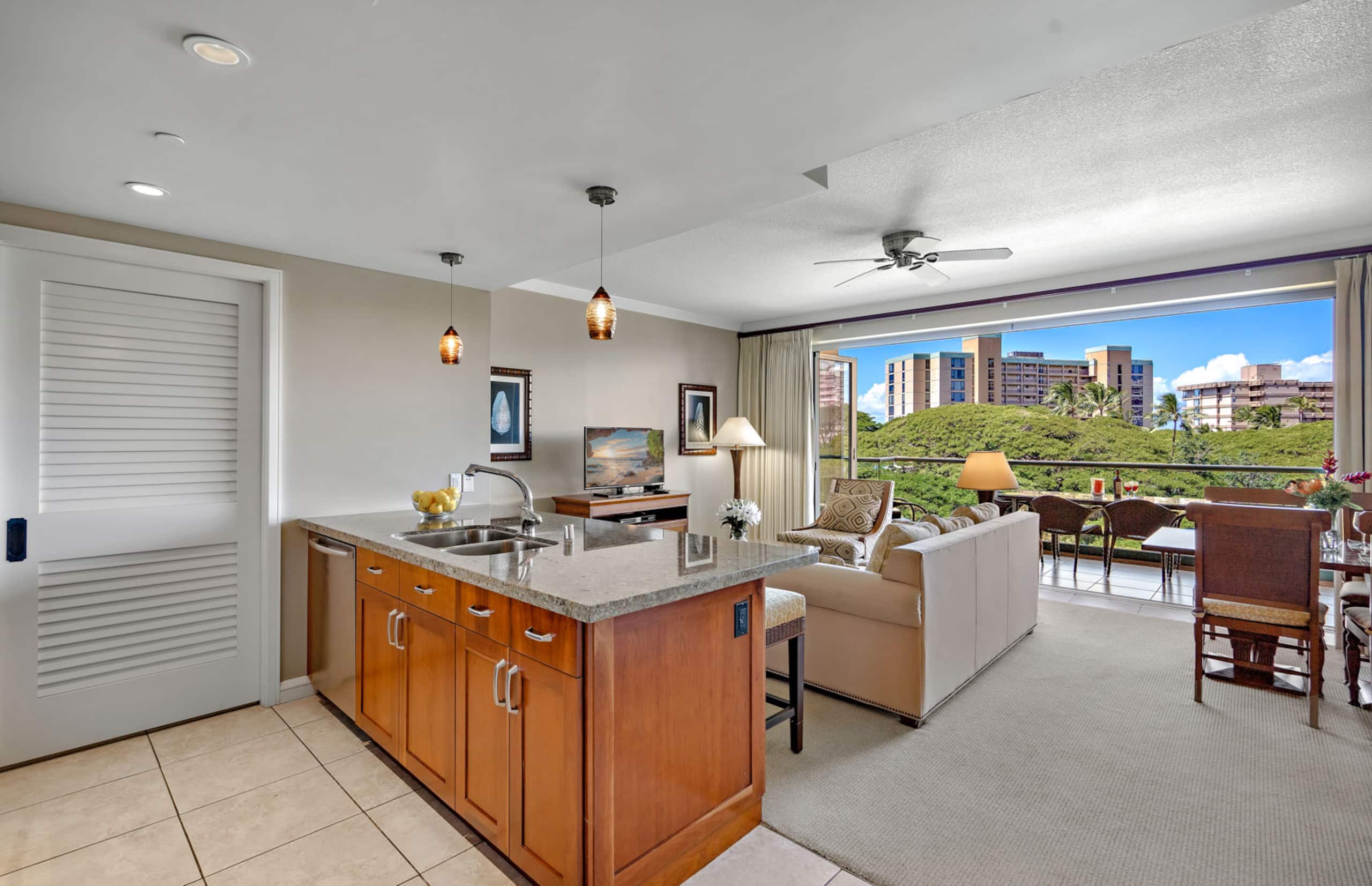 Condo in Lahaina · ★4.63 · 1 bedroom · 2 beds · 1 bath - Image 2