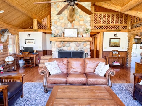 Casino Pines - on the bank of the Salmon River!