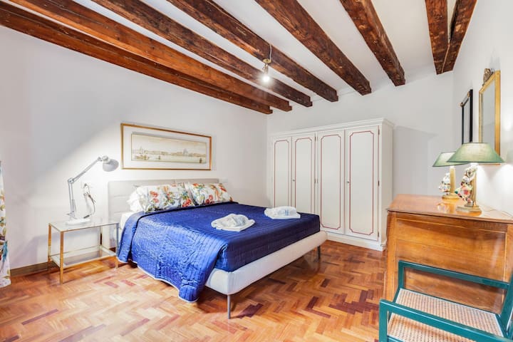 Arsenale 1104 managed Airbnb listing 1