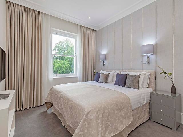 Knightsbridge Deluxe Two Bedroom Apartment gallery image 4