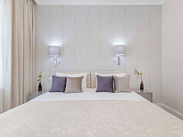 Knightsbridge Deluxe Two Bedroom Apartment gallery image 5