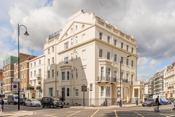 Knightsbridge Deluxe Two Bedroom Apartment