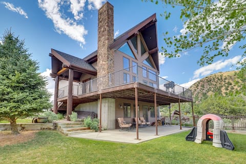 Rustic Sterling Cabin: Walk to Palisade Lake!