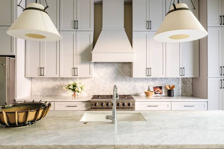 NEW Private Home with Pool and Spa | near FQ gallery image 3