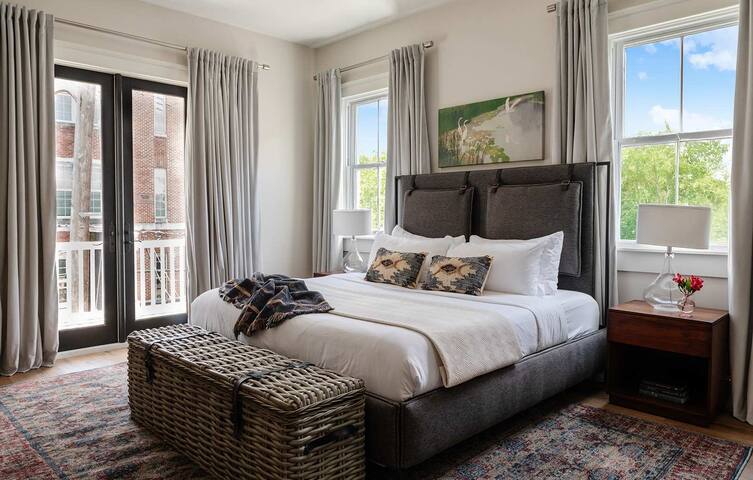 NEW Private Home with Pool and Spa | near FQ gallery image 4