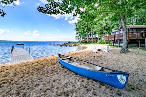 BIG Sandy Beach on Sebago w. dock, kayaks, + SUPs