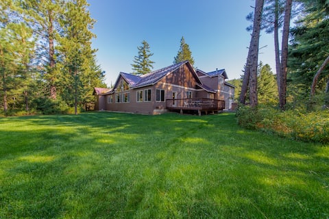 Winter Wonderland! Spacious & Inviting Great Room!