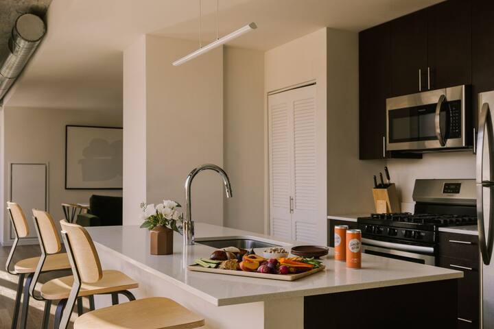 Sonder South Wabash | Two-Bedroom Apartment gallery image 4