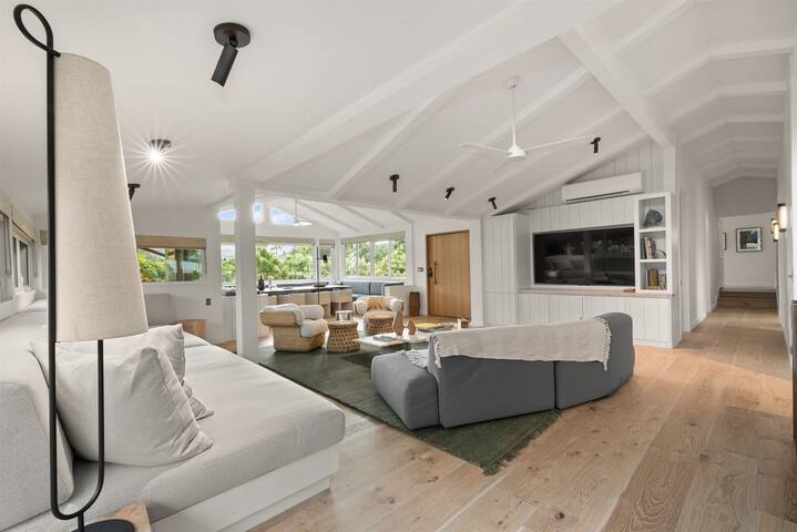 Rainbows & Waterfalls – Walk To Beach & Town gallery image 5