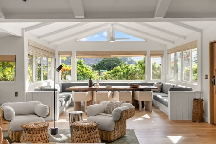 Rainbows & Waterfalls – Walk To Beach & Town