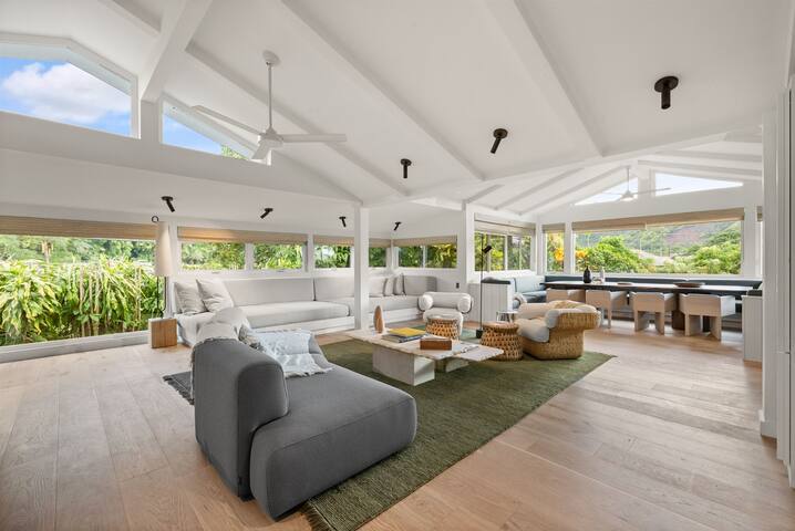 Rainbows & Waterfalls – Walk To Beach & Town gallery image 4