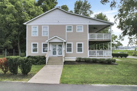Colonial on Crane: Boat dock included
