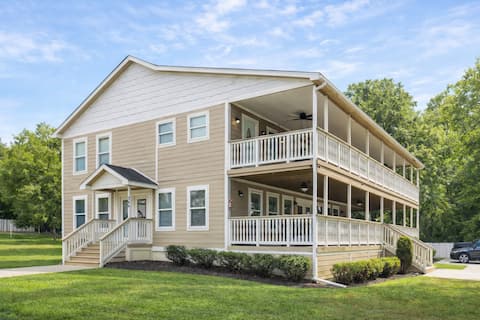 Colonial on Crane: Boat dock included