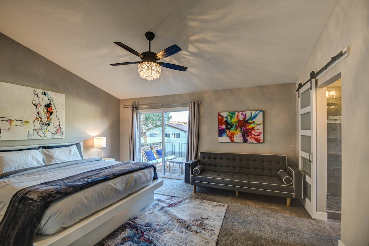 Suite principal muy grande con cama tamaño king