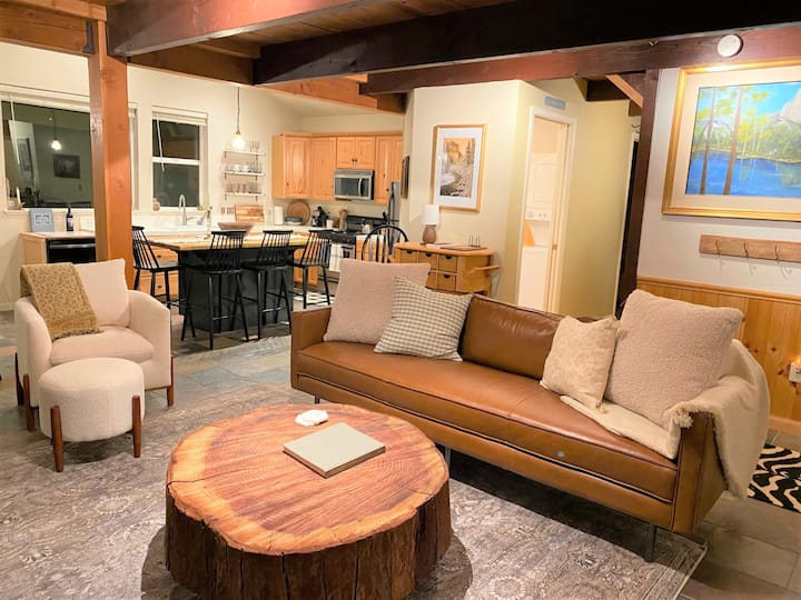 The Moose, Stylish Farmhouse Cabin Near Yosemite - Groveland, CA