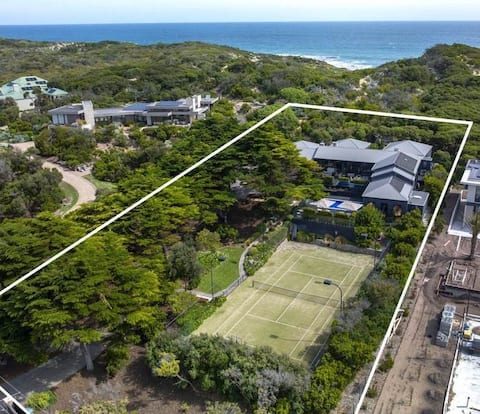 Successful Airbnb property: *Ohana Luxury Retreat*-beach access, heated pool in Blairgowrie