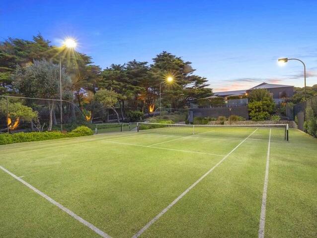 *Ohana Luxury Retreat*-beach access, heated pool gallery image 3