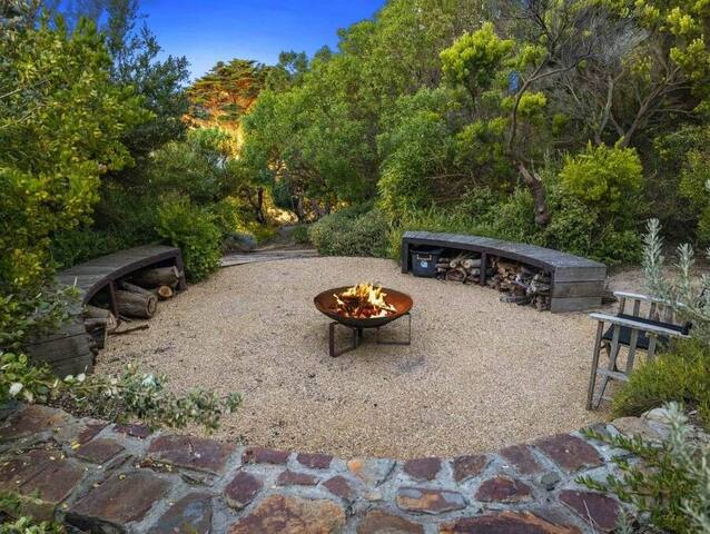 *Ohana Luxury Retreat*-beach access, heated pool gallery image 5