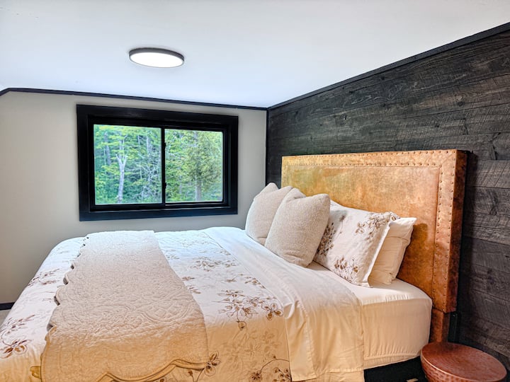 Plush linens and panoramic river views. Drift off to the sound of whispering trees and wake up in a serene retreat designed for the ultimate dreamer.