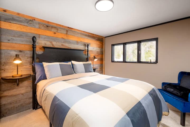 New Perspectives on Serenity: Witness the tranquility of our queen bedroom#1 from another viewpoint.