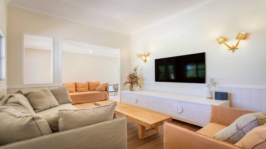 Le Dog Beach Club – chic home with pool gallery image 5