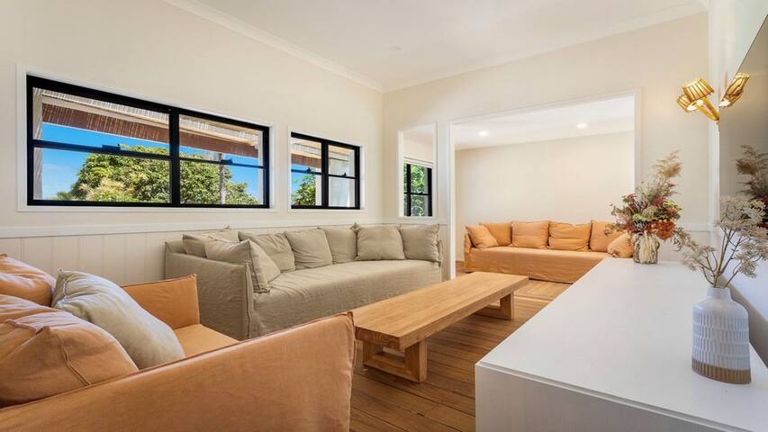 Le Dog Beach Club – chic home with pool gallery image 4