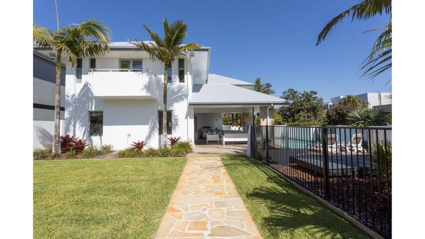 On Northpoint – Heated Pool meters to Salt Village