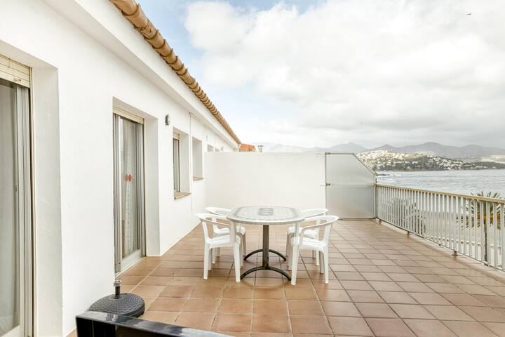 Apart Mediterranean View 3-4 gallery image 2