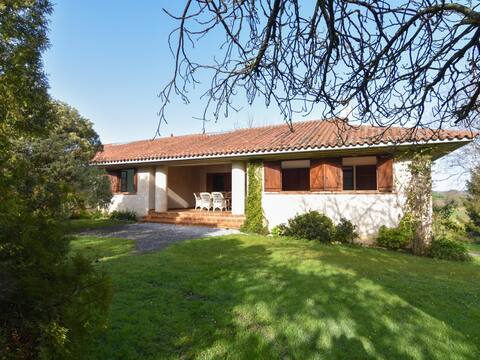 Comfortable, cozy and bright house in a beautiful environment