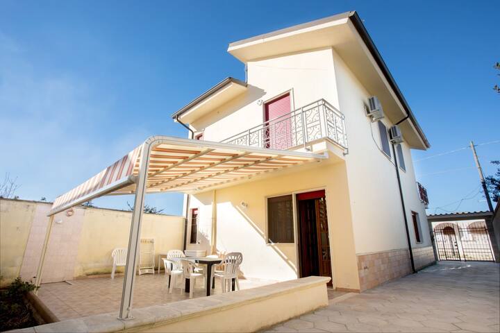 Villa Ilaria | spacious, garden, wifi, bbq, a/c gallery image 2