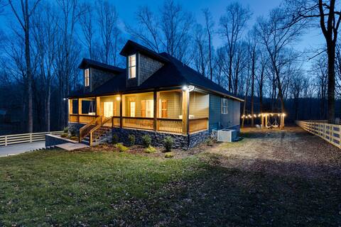 Large Luxury Nash Cabin Nestled in the Mountains!