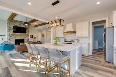 Grand Cabin in Nature's Playground!