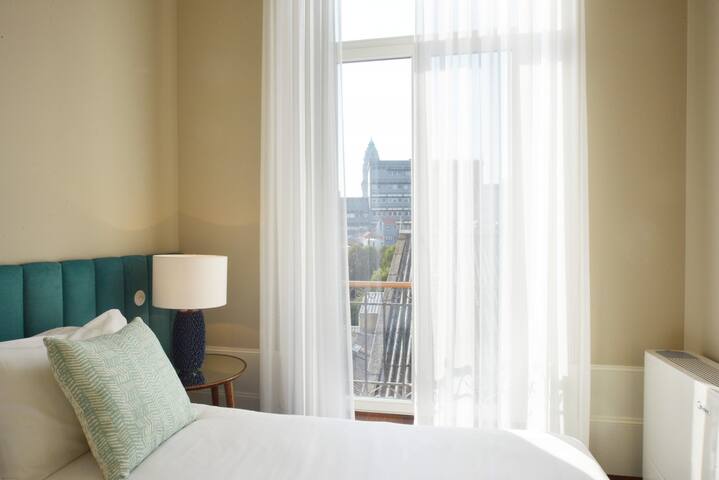 Deluxe Two-Bedroom Apart in Bolhão Market