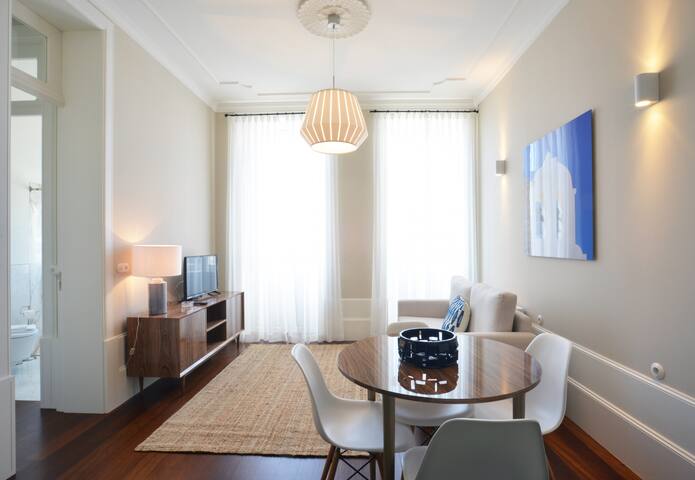 Exceptional Two-Bedroom, Apart in Bolhão Market