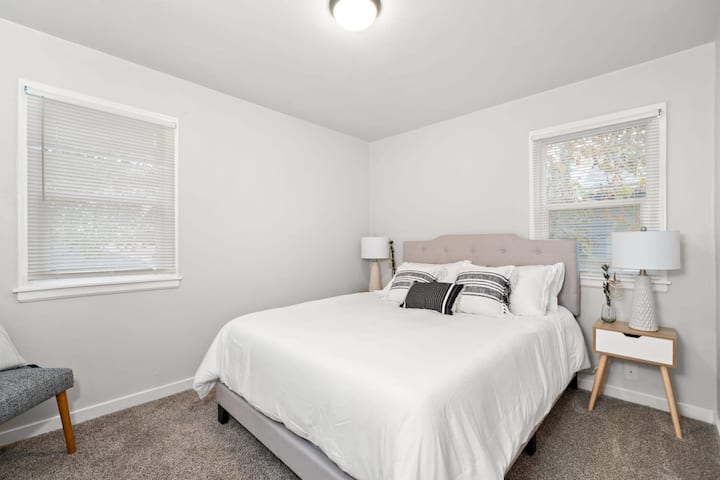 غرفة النوم 1 - المستوى الرئيسي