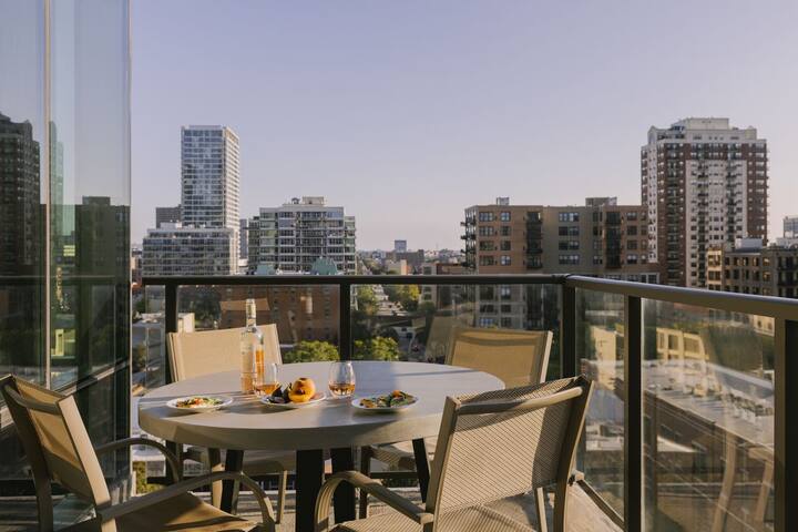 Sonder South Wabash | 2BR w/ Balcony City View gallery image 5