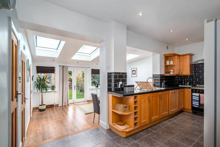 Guestready - Spacieuse Maison à Putney Avec Jardin - Barnes