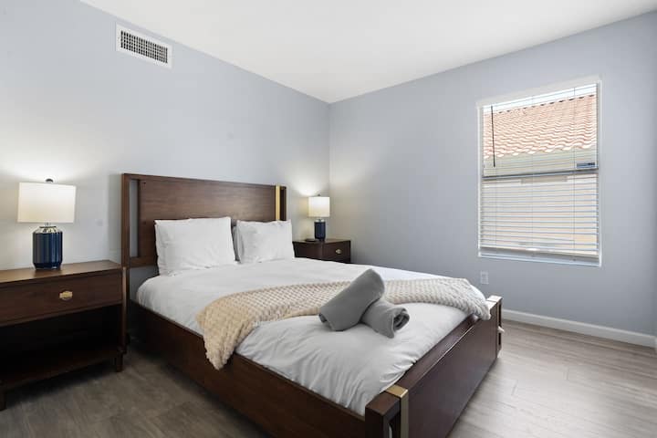 El segundo dormitorio está listo para ti después de un largo día de viaje, golf o una noche de fiesta.