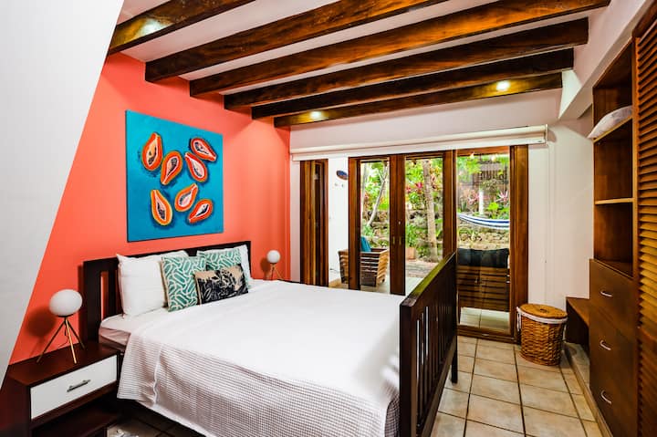 Relax in this bright and elegant guest suite with a king-size bed, perfect for a family vacation or a getaway with friends in beautiful Tamarindo, Costa Rica.”