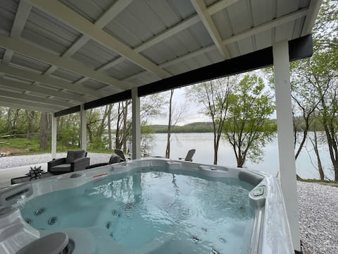 Stargazers' Retreat: A Tiny Home on the Riverside