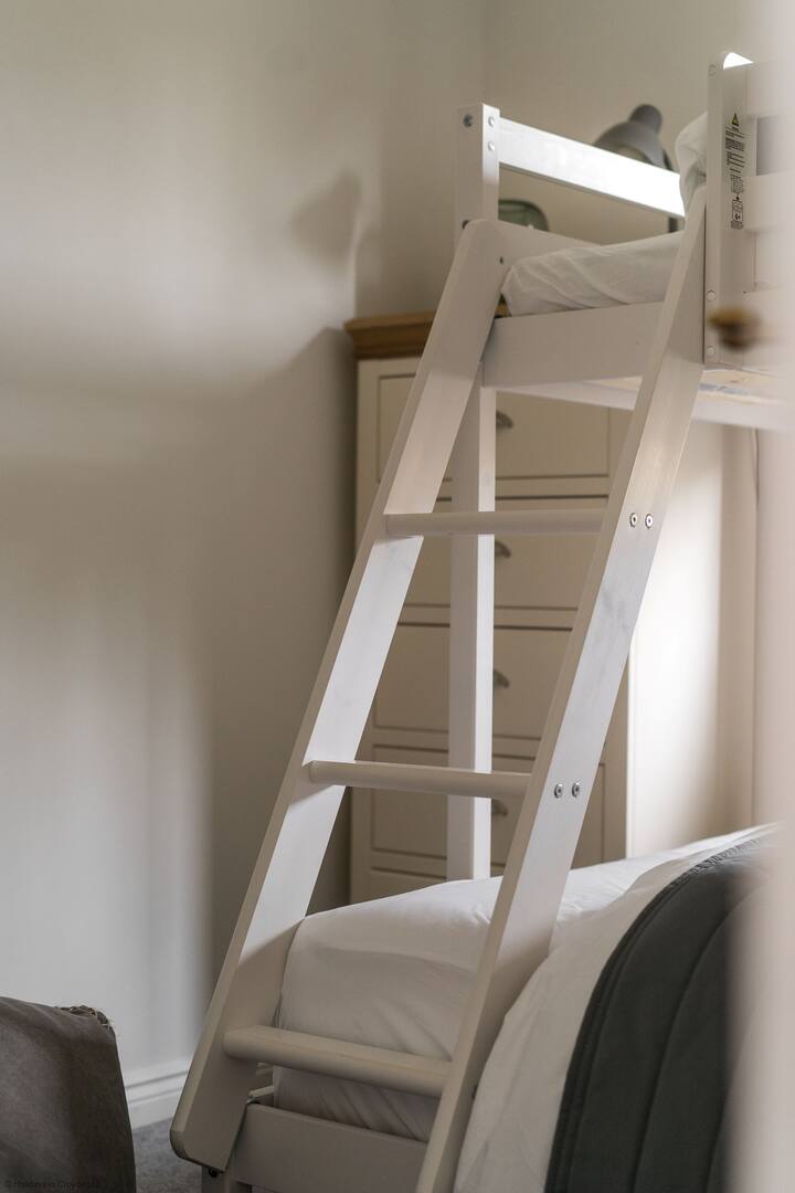 Тройно легло в спалнята 