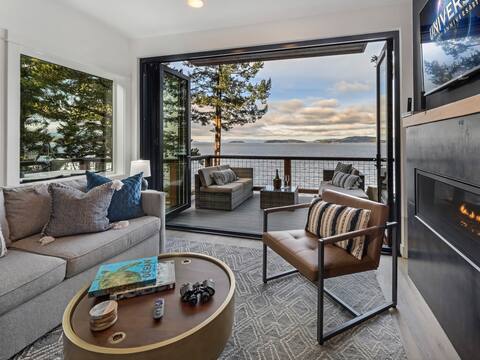 Waterfront Home! Hot Tub! (HOS)